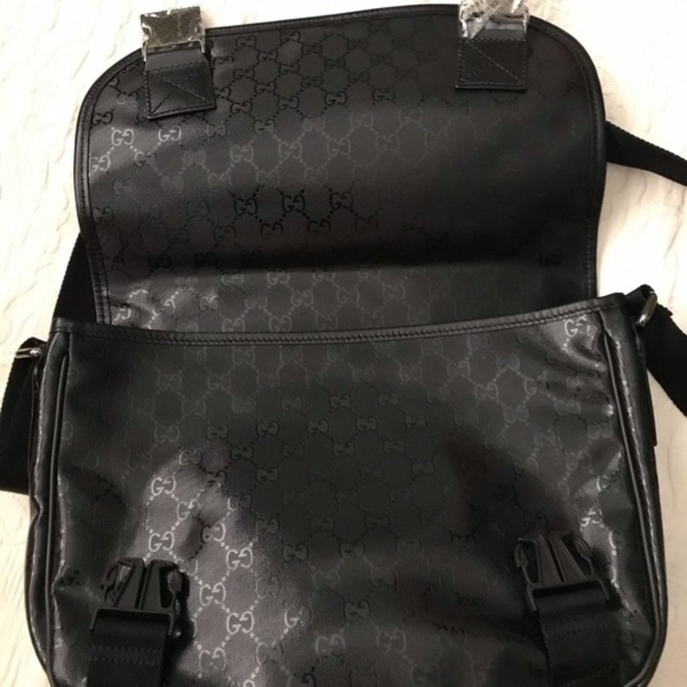 Gucci GG Supreme Men's Messenger Bag (Black)